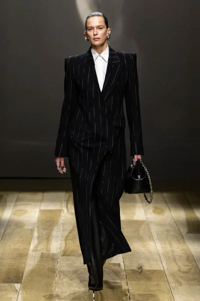 Look 8